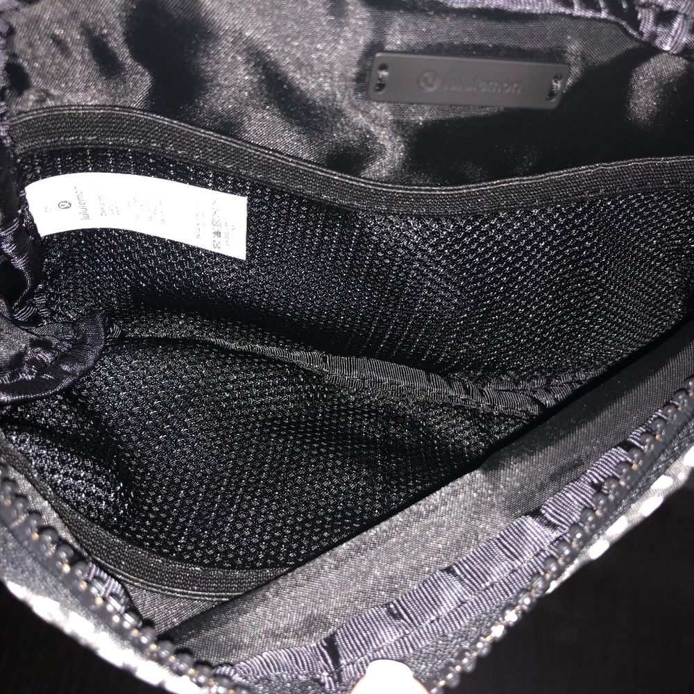 SOLD. LULULEMON EVERYWHERE BELT BAG FANNY PACK - Picture 3 of 5